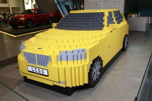 Автомобиль BMW X1 из конструктора лего