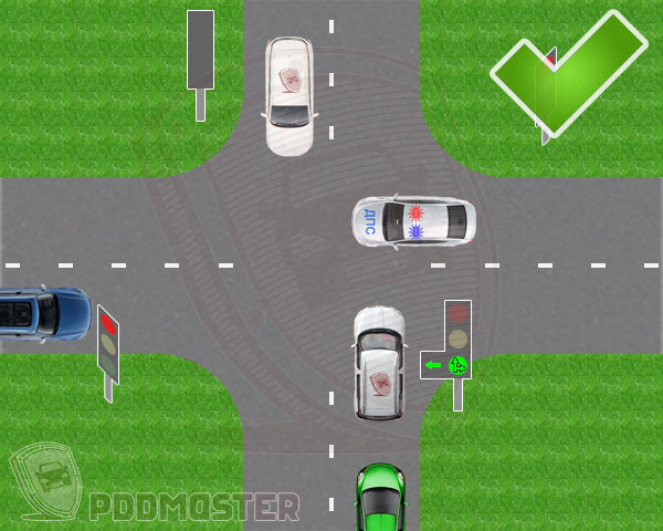 Автомобиль с&nbsp;мигалками подъезжает к&nbsp;перекрестку